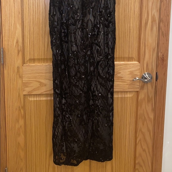 Bariano Dianne Scoop Pattern Sequin Gown - Picture 8 of 14